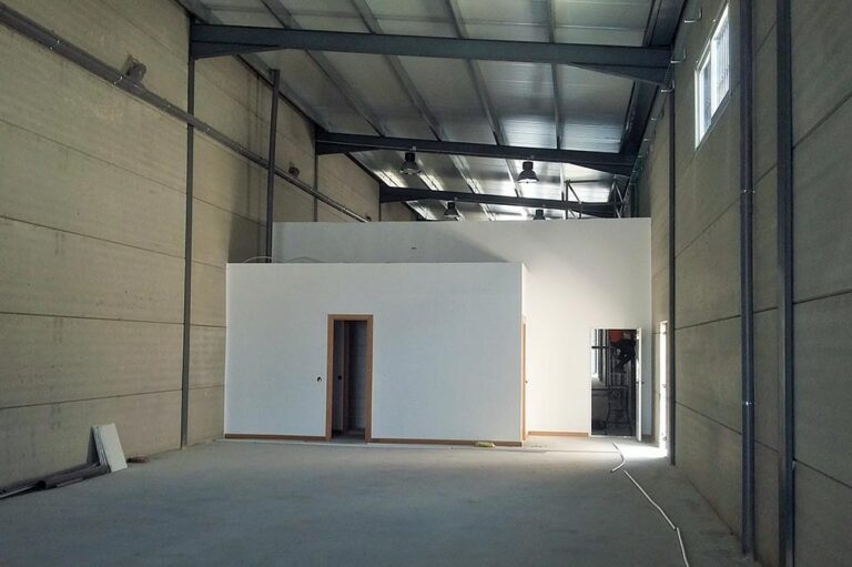 NAVE INDUSTRIAL COMERCIAL