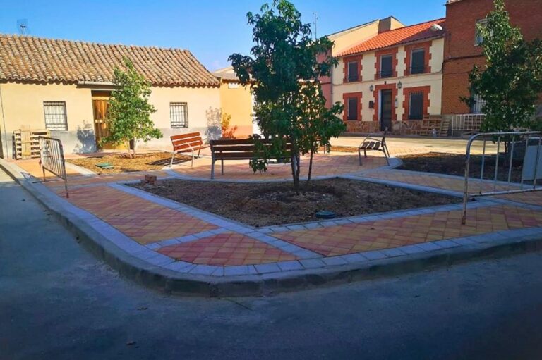 Plaza, jardines y zonas verdes
