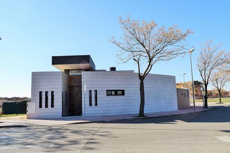 EXTERIOR VIVIENDA RESIDENCIAL